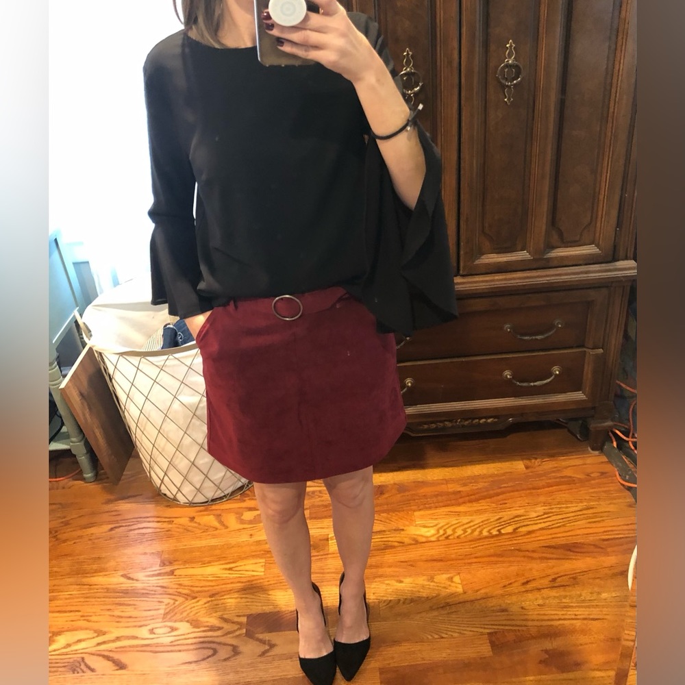 Hollister suede burgundy ultra high rise skirt, XS, new with tags